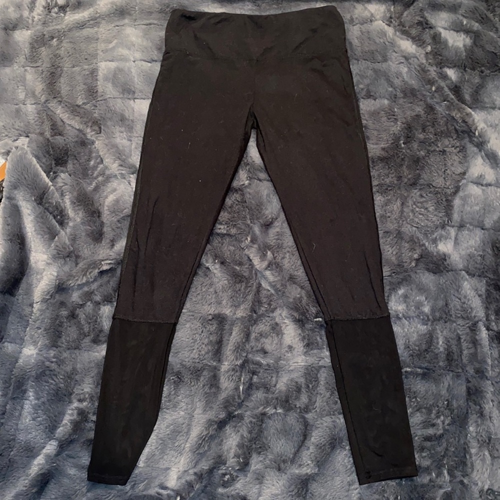 🔴Yado size L Black Leggings With Mesh Bottoms